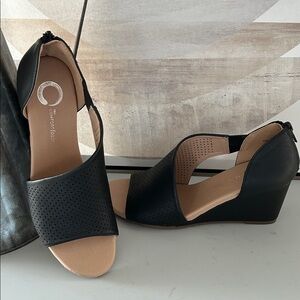 Journee Collection size 6.5 Near New peep toe Black wedge heel sandals